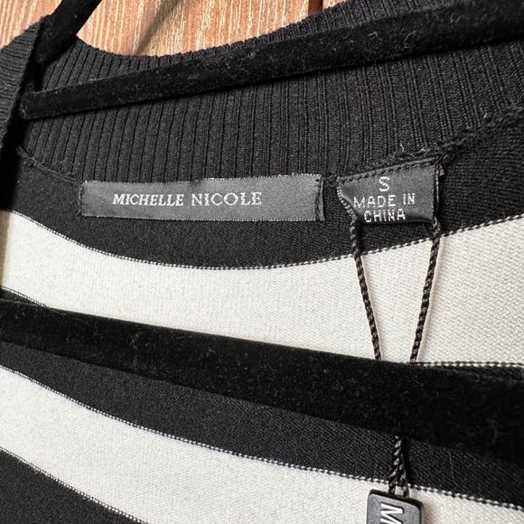 NWT Michelle Nicole Deep V Neck Sweater Women's Black White Striped Long Sleeve - Picture 5 of 8